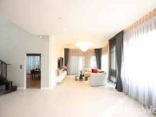 Haus zur Miete mit 5 Zimmer in Saphan Sung, Bangkok