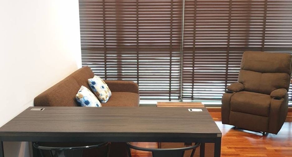 For rent 2 bedrooms condo in Pathum Wan, Bangkok