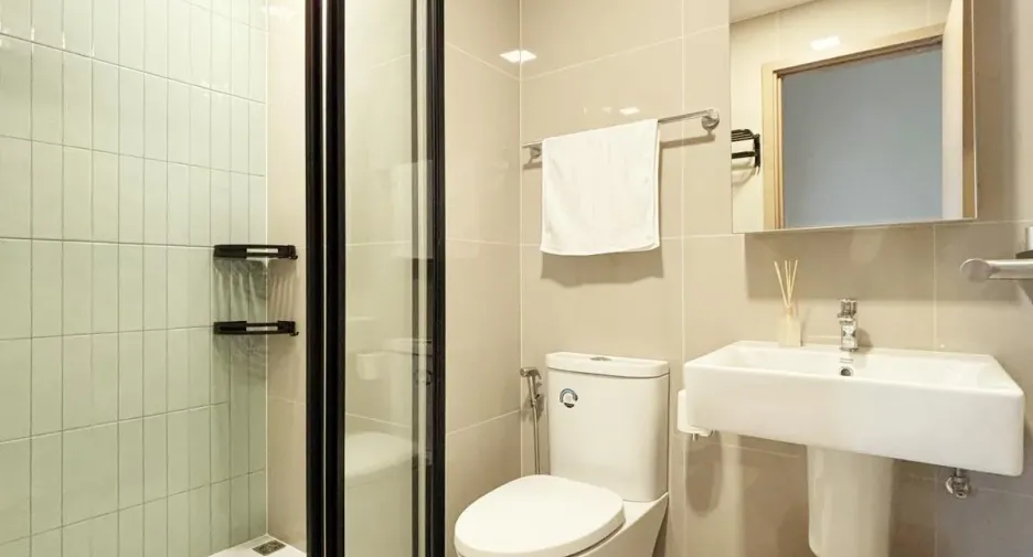 For rent 2 bedrooms condo in Khlong San, Bangkok