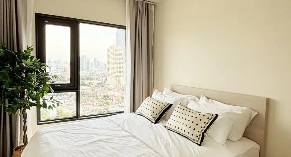 For rent 2 bedrooms condo in Khlong San, Bangkok