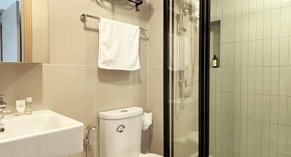 For rent 2 bedrooms condo in Khlong San, Bangkok