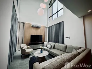 For rent 4 bedrooms house in Phra Khanong, Bangkok