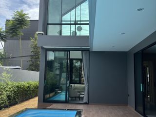 For rent 4 bedrooms house in Phra Khanong, Bangkok