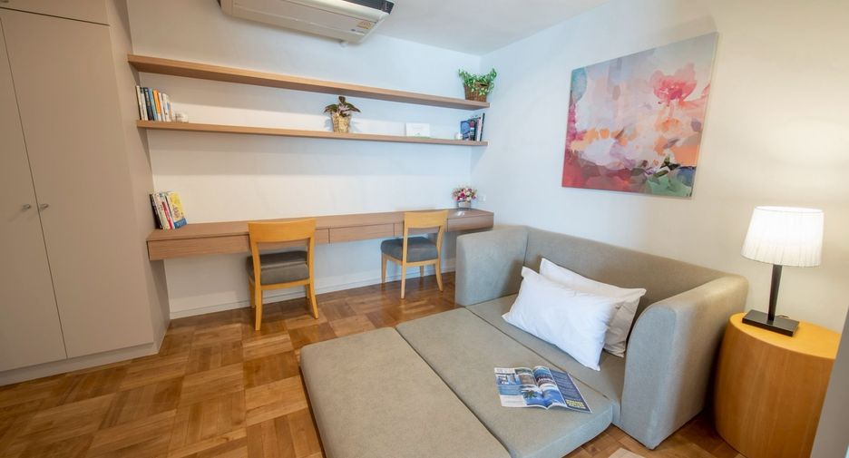For rent 3 bedrooms condo in Yan Nawa, Bangkok