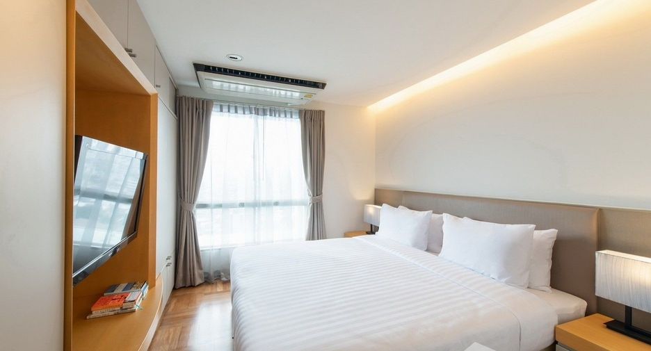 For rent 3 bedrooms condo in Yan Nawa, Bangkok