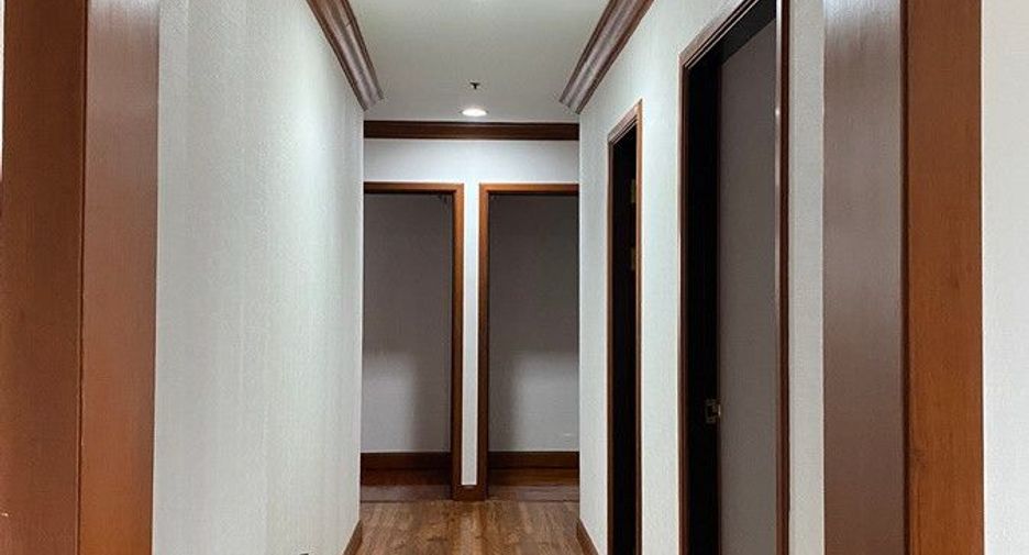 Аренда 3 спальни кондо в Щаттхана, Бангкок