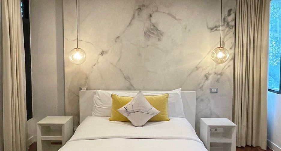 For rent 3 bedrooms condo in Pathum Wan, Bangkok