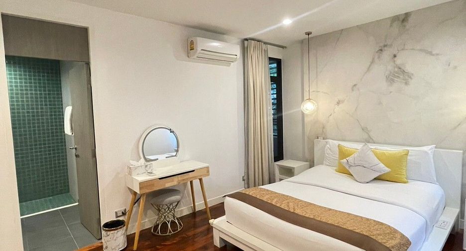 For rent 3 bedrooms condo in Pathum Wan, Bangkok