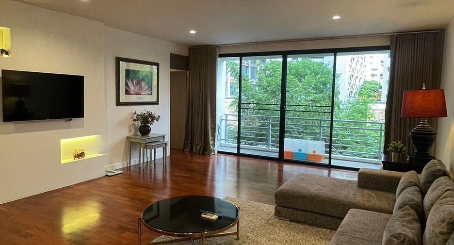 For rent 3 bedrooms condo in Pathum Wan, Bangkok