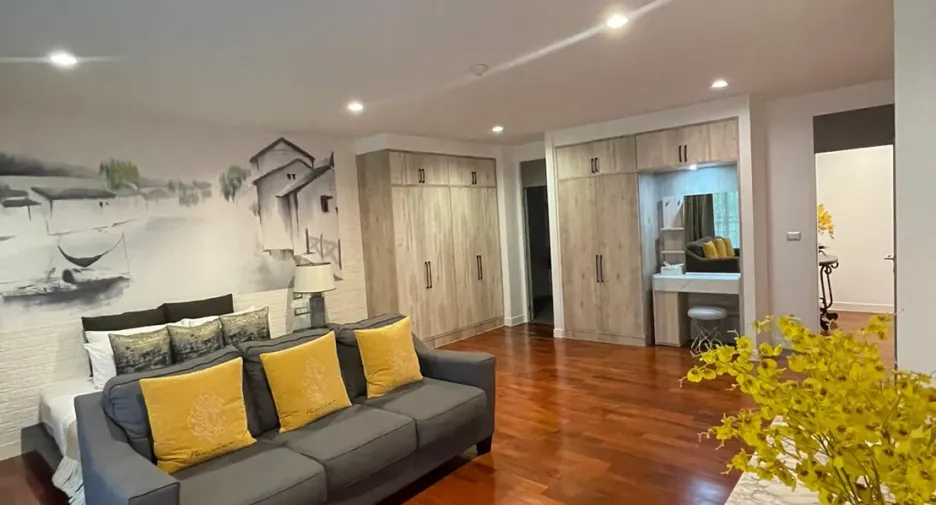 For rent 3 bedrooms condo in Pathum Wan, Bangkok