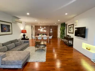 For rent 3 bedrooms condo in Pathum Wan, Bangkok