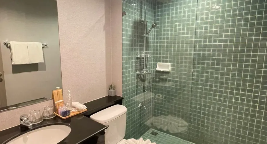 For rent 3 bedrooms condo in Pathum Wan, Bangkok