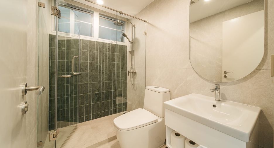 For rent 2 bedrooms condo in Khlong Toei, Bangkok