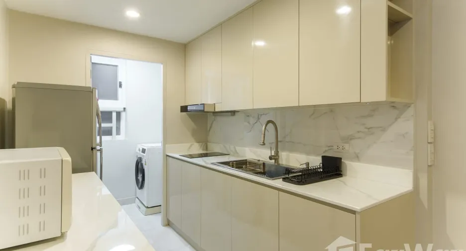 For rent 2 bedrooms condo in Khlong Toei, Bangkok