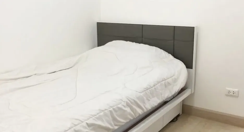 For rent 2 bedrooms condo in Khlong San, Bangkok