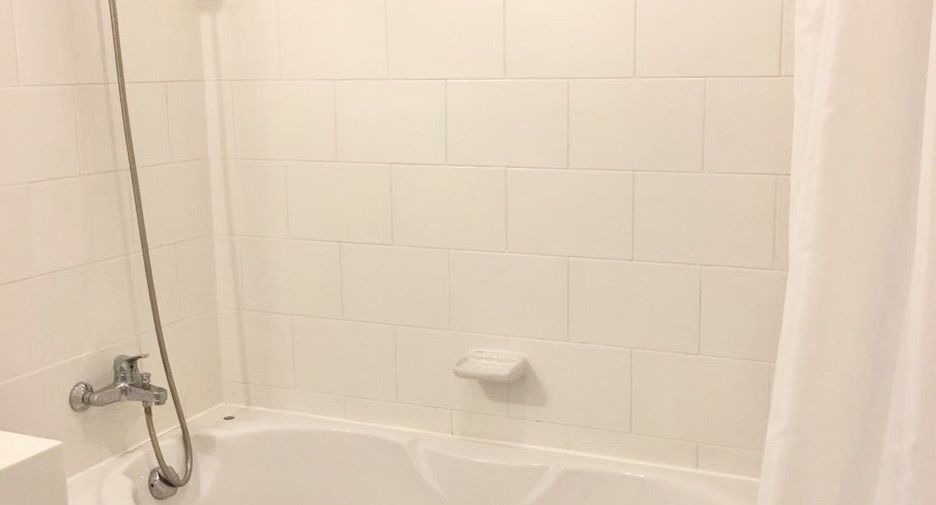 For rent 2 bedrooms condo in Khlong San, Bangkok
