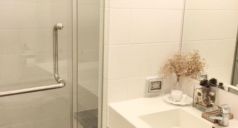 For rent 2 bedrooms condo in Khlong San, Bangkok