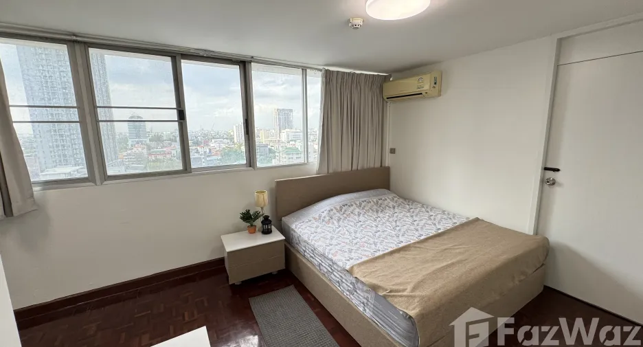 For rent 2 bedrooms condo in Watthana, Bangkok