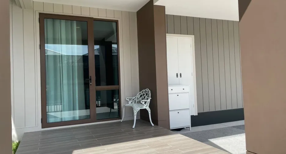 Casa en alquiler de 4 habitaciones en Bang Kapi, Bangkok