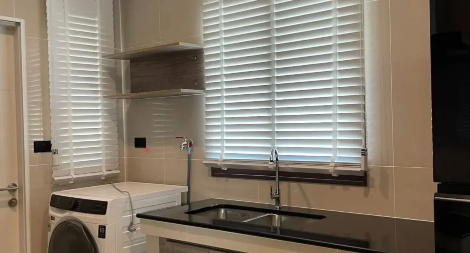 Casa en alquiler de 4 habitaciones en Bang Kapi, Bangkok