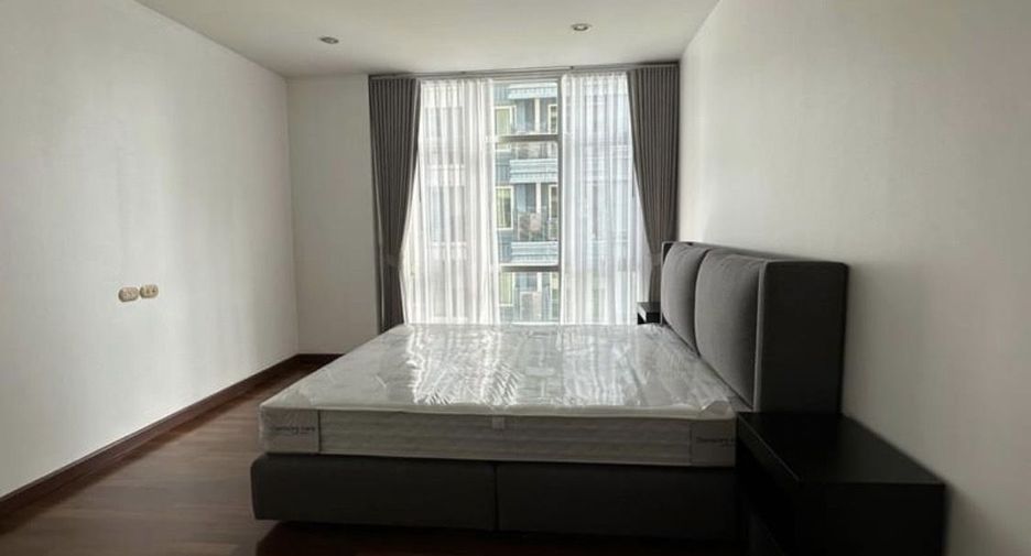 For rent 3 bedrooms condo in Pathum Wan, Bangkok