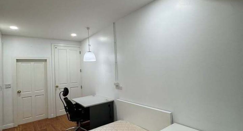 For rent 2 bedrooms apartment in Pathum Wan, Bangkok