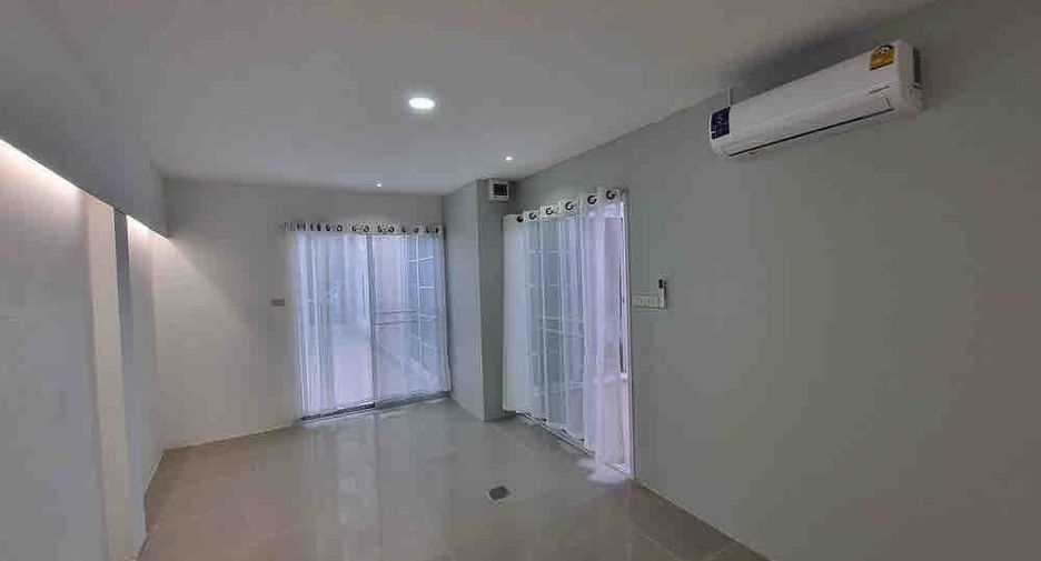 Casa adosada en alquiler de 4 habitaciones en Phasi Charoen, Bangkok