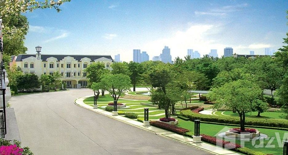 Casa adosada en alquiler de 4 habitaciones en Phasi Charoen, Bangkok