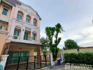 À louer 4 chambres maison de ville à Phasi Charoen, Bangkok
