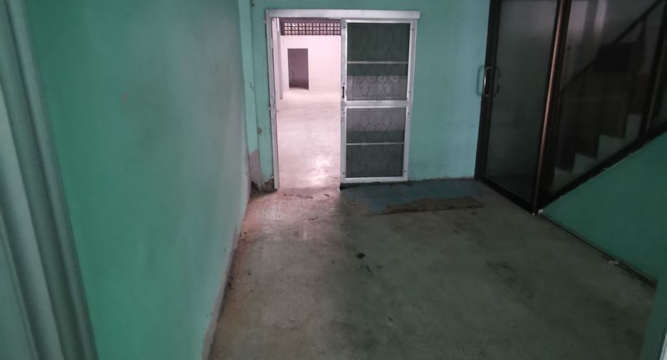 For rent 3 ベッドルーム retail Space in Bang Bon, Bangkok