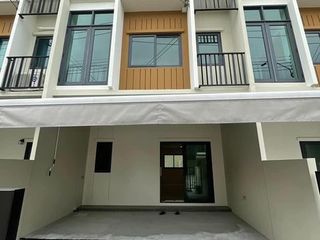For rent 3 bedrooms townhouse in Prawet, Bangkok