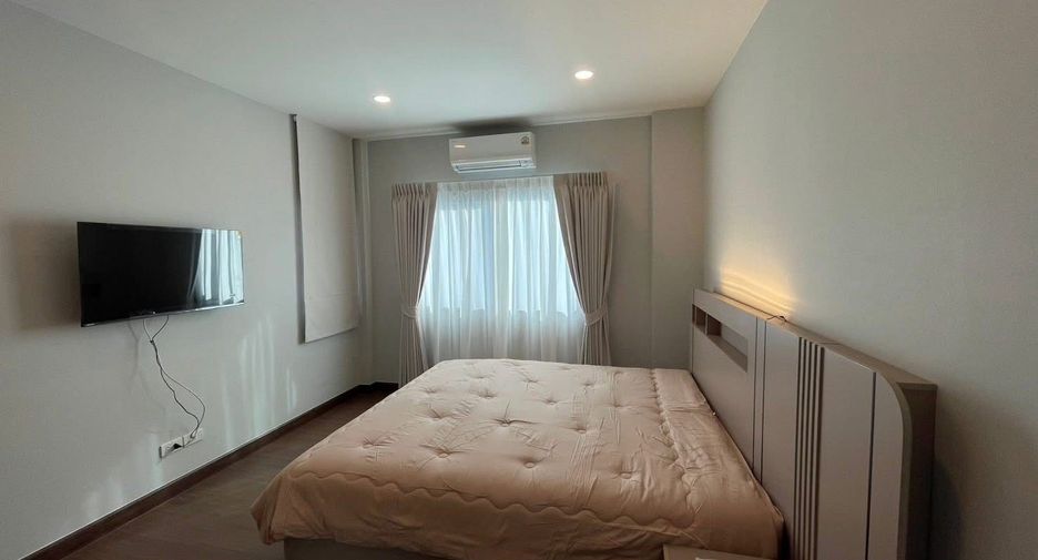 Casa en alquiler de 4 habitaciones en Bang Khen, Bangkok