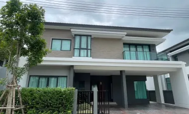 Casa en alquiler de 4 habitaciones en Bang Khen, Bangkok