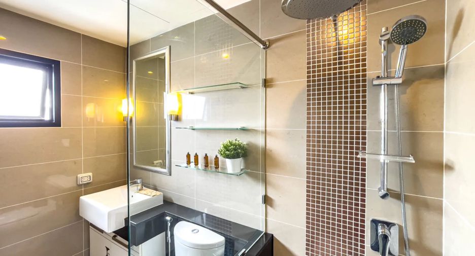 For rent 2 bedrooms condo in Sathon, Bangkok