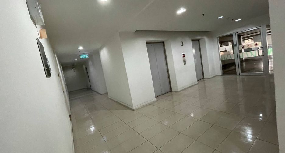 For rent 2 bedrooms condo in Thon Buri, Bangkok