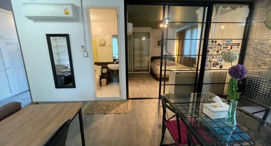 For rent 2 bedrooms condo in Thon Buri, Bangkok