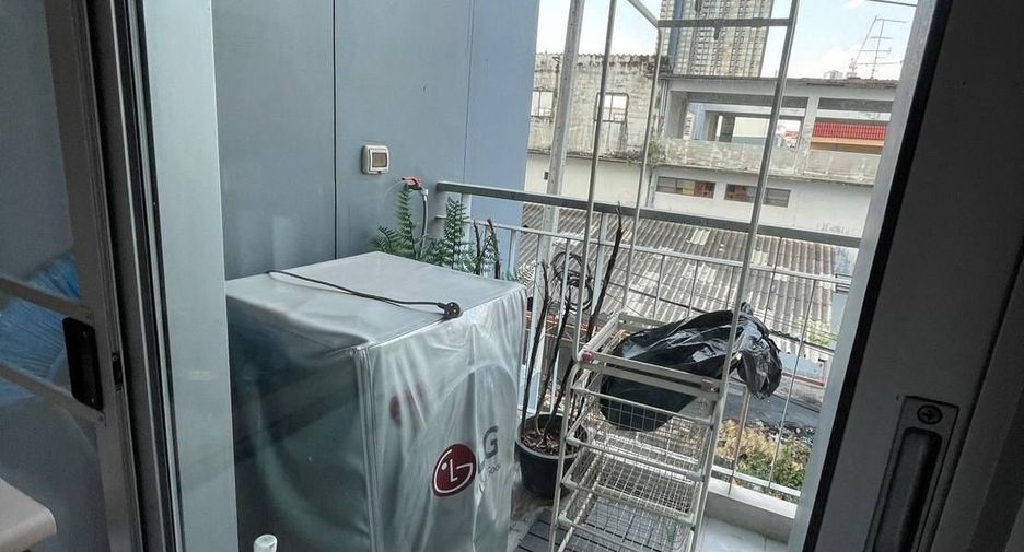 For rent 2 bedrooms condo in Thon Buri, Bangkok
