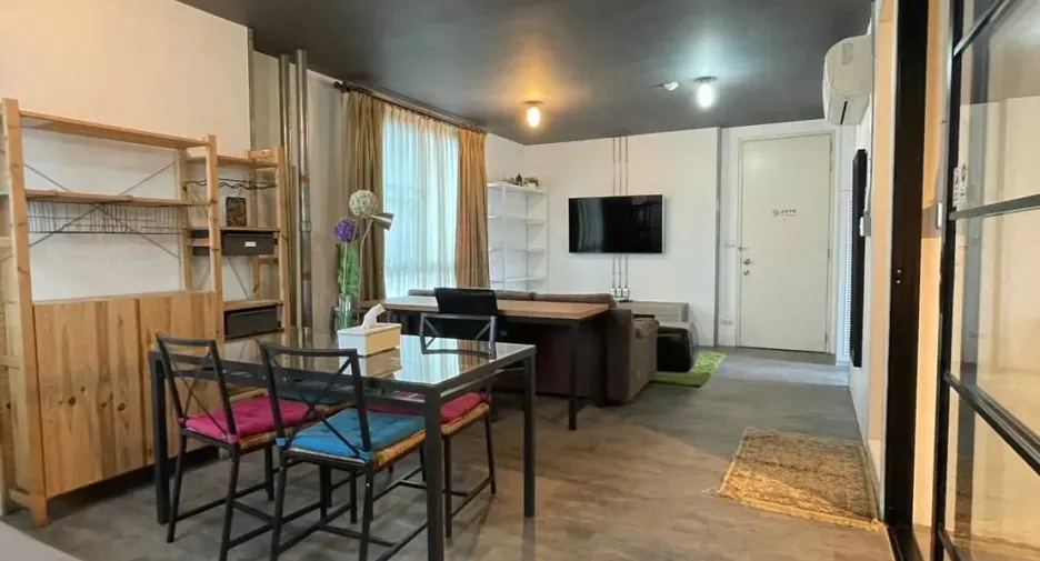 For rent 2 bedrooms condo in Thon Buri, Bangkok