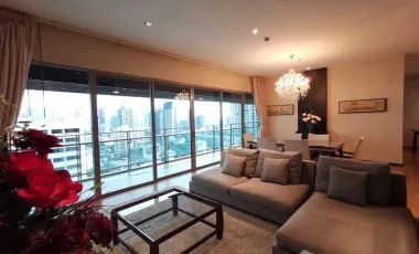Condo en alquiler de 3 habitaciones en Khlong Toei, Bangkok