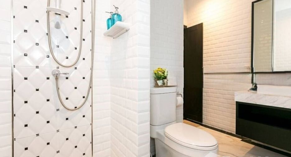 For rent 3 bedrooms townhouse in Watthana, Bangkok
