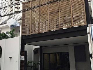 出租 3 卧室 联排别墅 在 Watthana, 曼谷