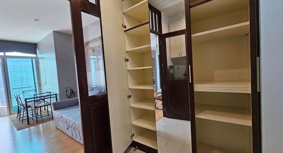 For rent 1 bed condo in Sathon, Bangkok