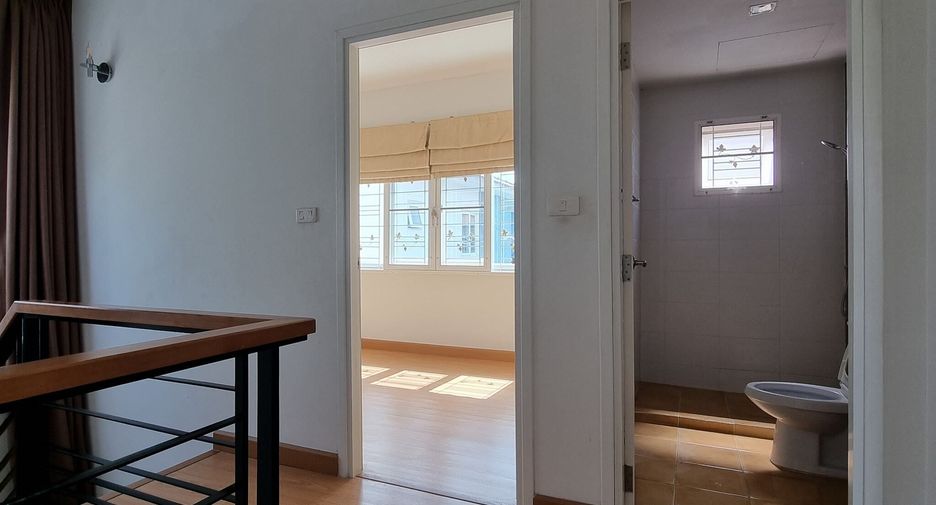 Casa en alquiler de 3 habitaciones en Prawet, Bangkok