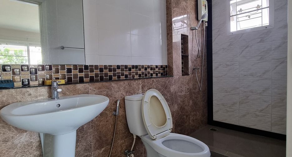 Casa en alquiler de 3 habitaciones en Prawet, Bangkok