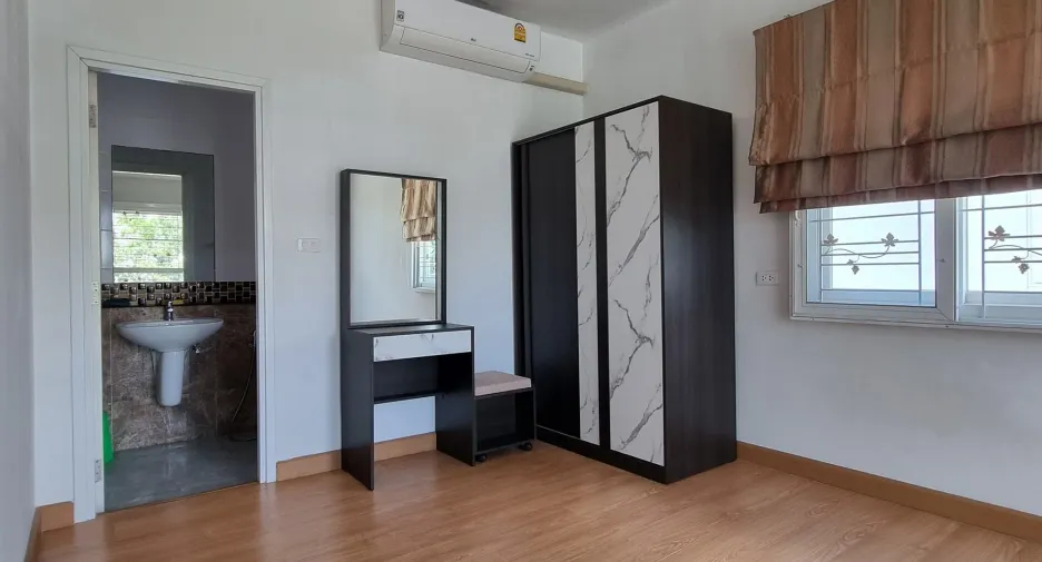 Casa en alquiler de 3 habitaciones en Prawet, Bangkok