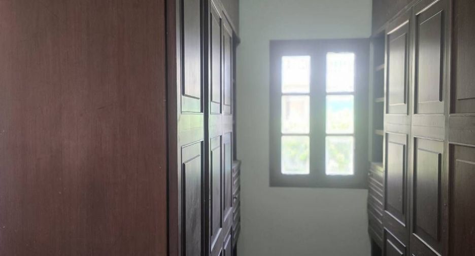 For rent 4 ベッドルーム house in Phra Khanong, Bangkok