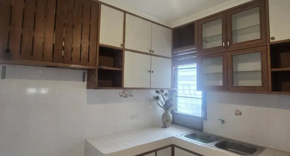 For rent 4 bedrooms house in Phra Khanong, Bangkok