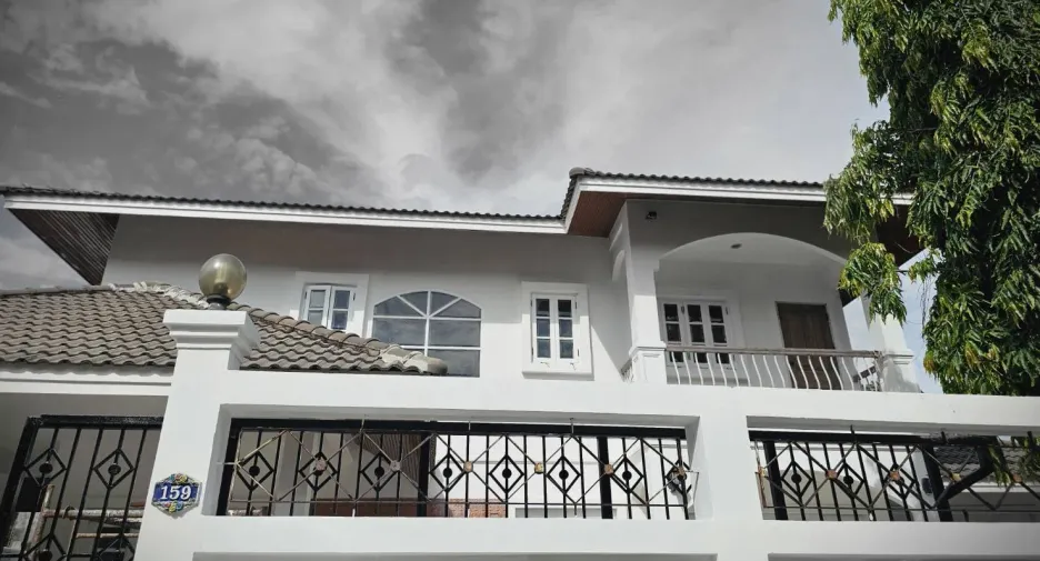 For rent 4 bedrooms house in Phra Khanong, Bangkok