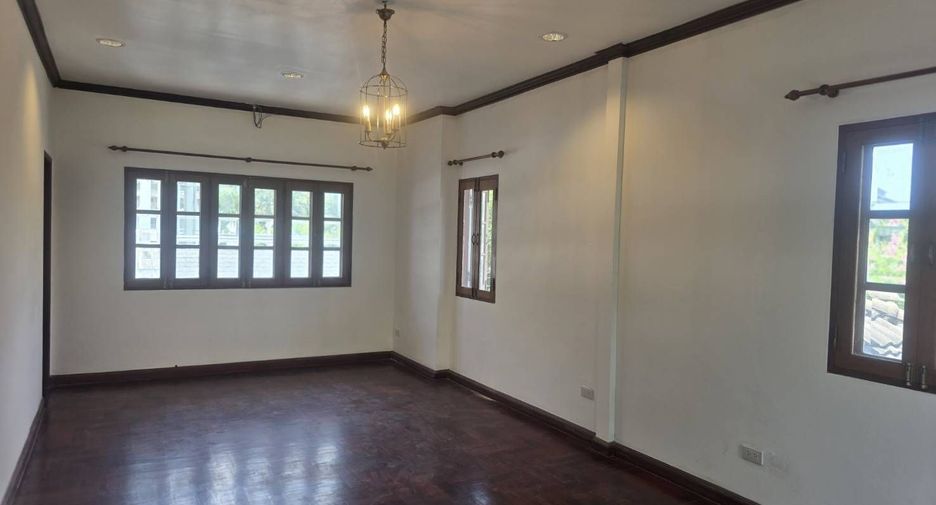 For rent 4 ベッドルーム house in Phra Khanong, Bangkok