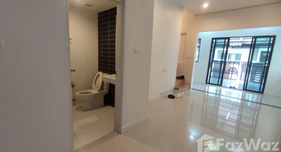 For rent 3 bedrooms townhouse in Bang Khae, Bangkok